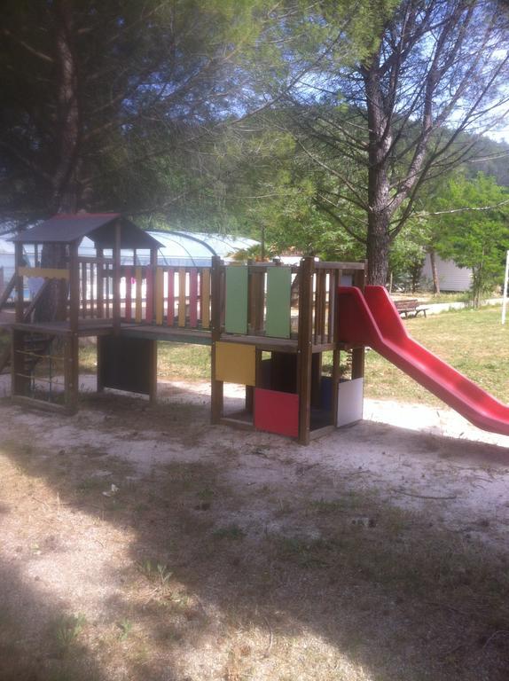 Camping La Vidaresse Hotel Sainte-Anastasie-sur-Issole Exterior photo