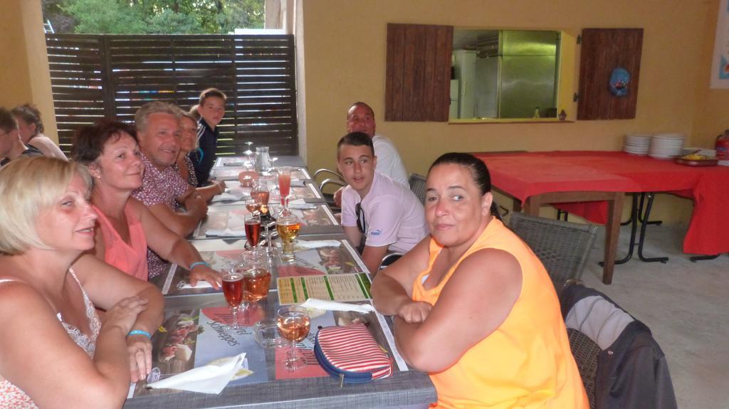 Camping La Vidaresse Hotel Sainte-Anastasie-sur-Issole Exterior photo