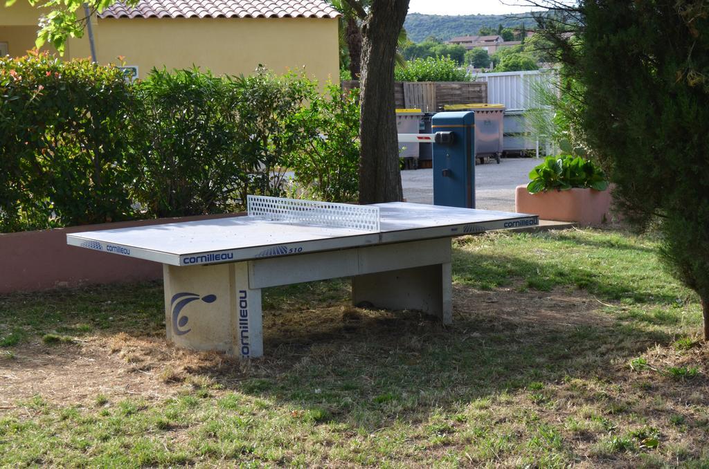 Camping La Vidaresse Hotel Sainte-Anastasie-sur-Issole Exterior photo