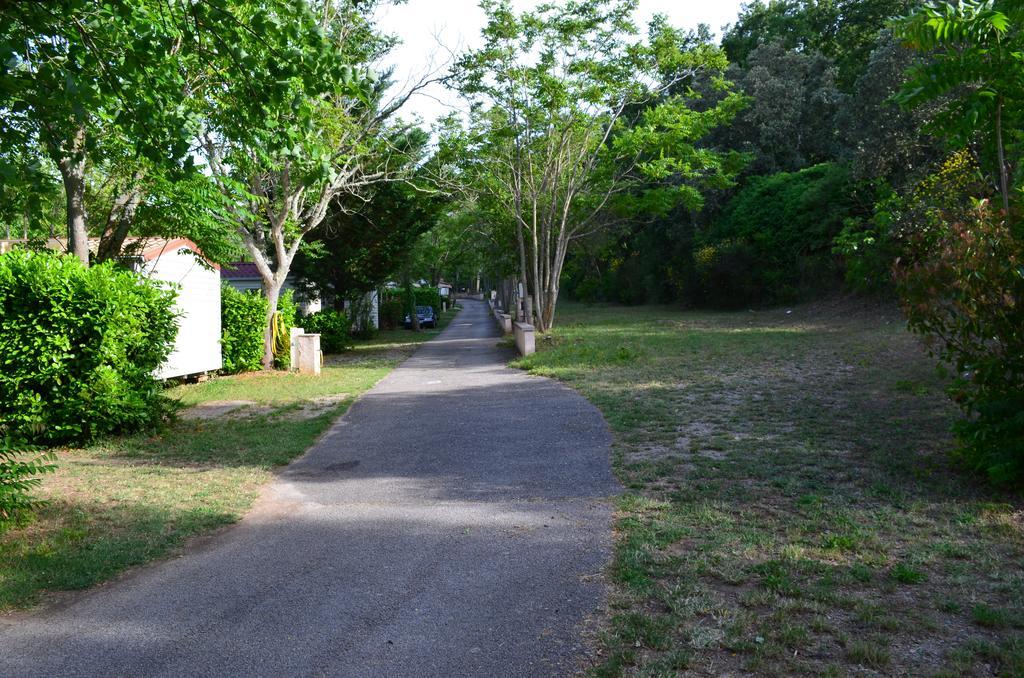 Camping La Vidaresse Hotel Sainte-Anastasie-sur-Issole Exterior photo
