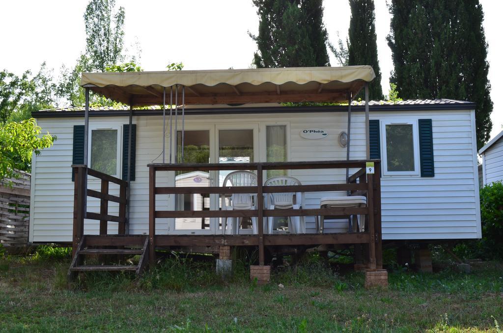 Camping La Vidaresse Hotel Sainte-Anastasie-sur-Issole Exterior photo