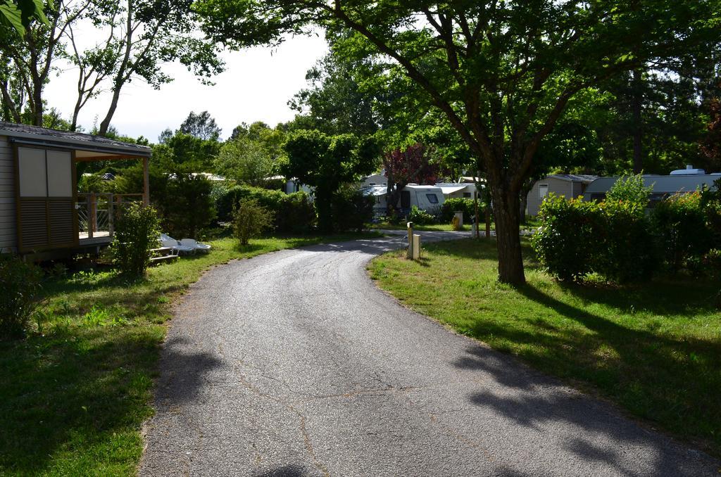 Camping La Vidaresse Hotel Sainte-Anastasie-sur-Issole Exterior photo