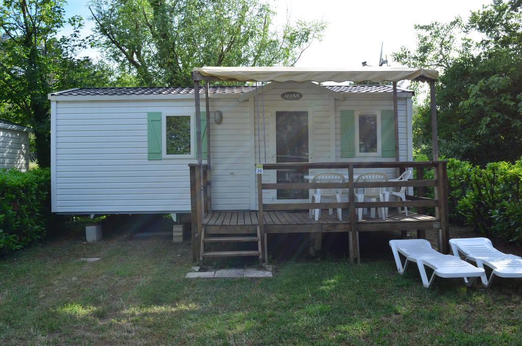 Camping La Vidaresse Hotel Sainte-Anastasie-sur-Issole Exterior photo