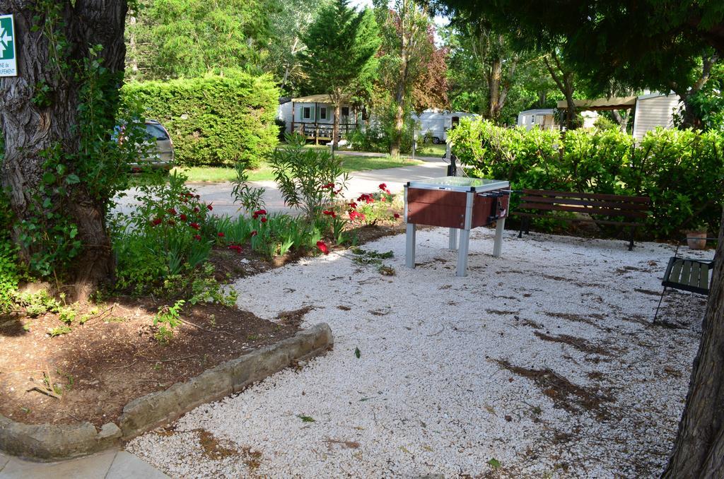 Camping La Vidaresse Hotel Sainte-Anastasie-sur-Issole Exterior photo