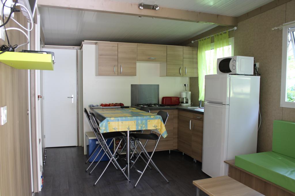 Camping La Vidaresse Hotel Sainte-Anastasie-sur-Issole Exterior photo